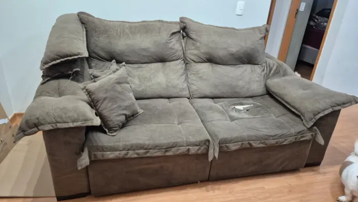 Vende - se sofá com avaria em um dos assentos , NÃO ENTREGO.