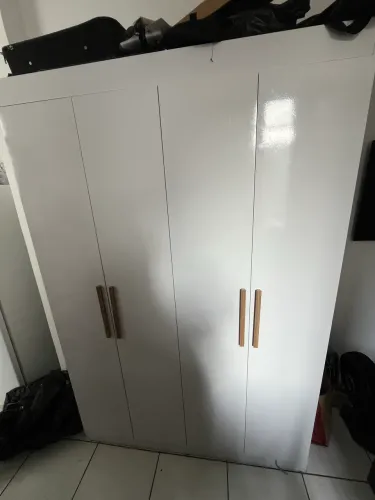 Armário branco 4 portas