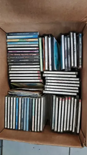 Lote com +50 CDs Originais - Roberto Carlos, Jovem Guarda, Sertanejo e Coletâneas