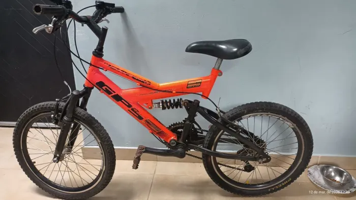 Bicicleta aro 20 com marcha e amortecedor dianteiro e traseiro