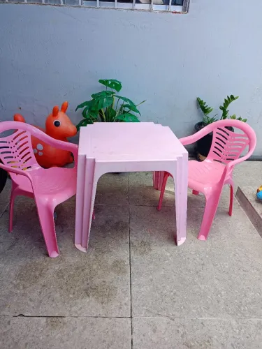 Mesa e cadeiras infantil