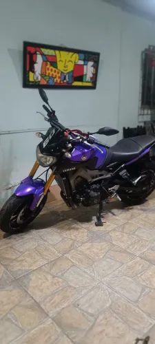 MT 09 Roxa incrível