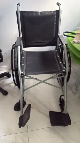 Cadeira de Rodas Dobrável Manual - Excelente Estado