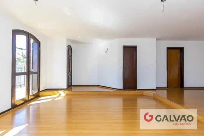 Excelente casa comercial térrea em amplo terreno de aproximadamente 720 m²