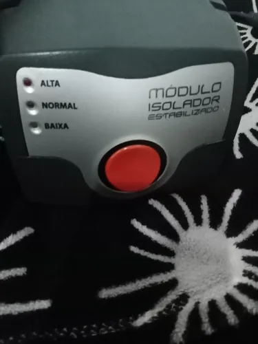 VENDO URGENTE MÓDULO ISOLADOR ESTABILIZADO COM DEFEITO.