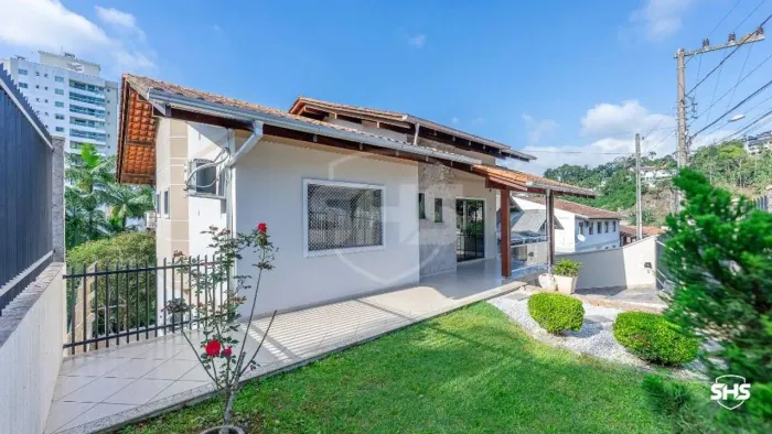 Casa com 3 dormitórios para alugar, 212 m² por R$ 5.800/mês - Escola Agrícola - Blumenau/S