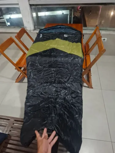 Barra de camping e saco de dormir