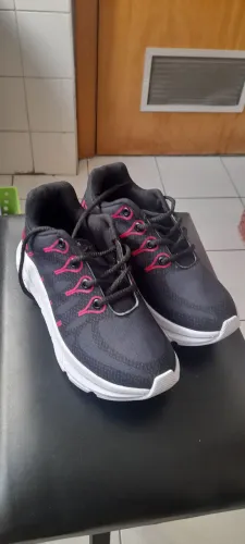 Tênis preto e rosa TAM 36