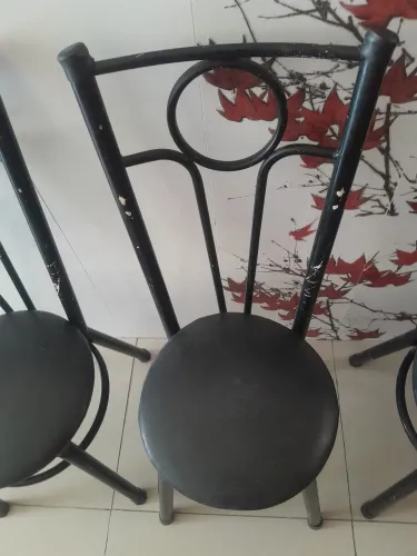 Cadeiras de ferro acolchoadas de mesa