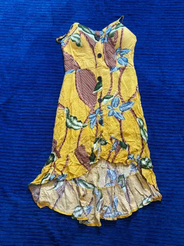 Vestido amarelo. Tamanho G