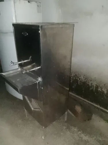 Bebedouro industrial de duas torneiras