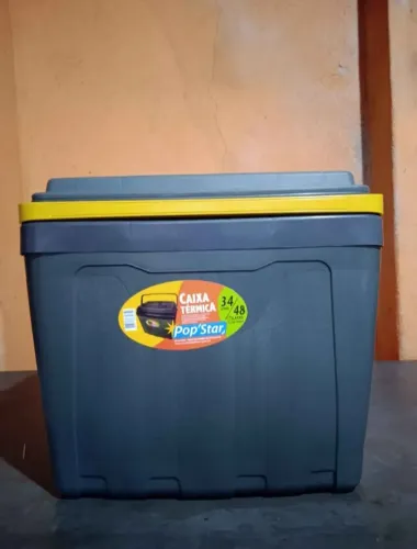 Caixa térmica 34L Pop Star + bandeja grande - quase novas (3x)