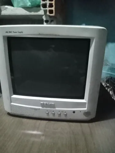 TV Semp 10 polegadas com defeito