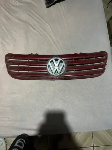 Grade frontal Santana 2000 usada original com detalhes 