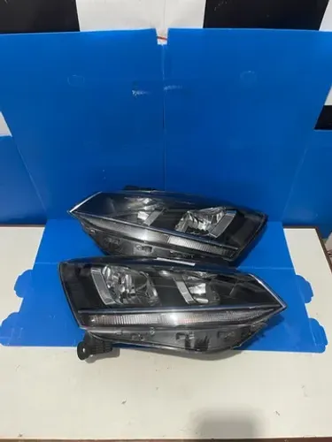 Faróis Volkswagen Fox 2019 (originais)