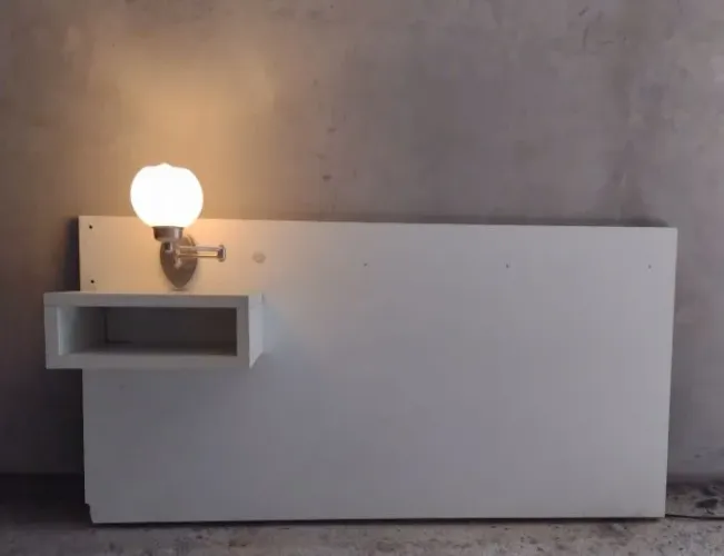 Cabeceira de Cama solteiro com nicho e Luminária