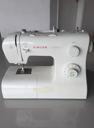 Máquina de Costura Singer Tradition 2273