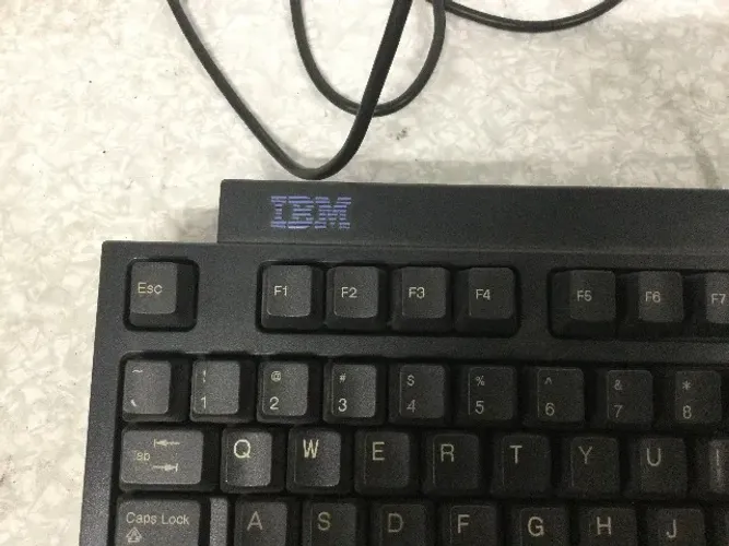 teclado antigo ibm