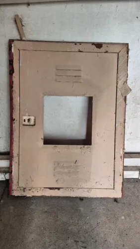 Porta com moldura para abrigo Hidrante Mangueira 0,80cm alt. x 0,60cm larg. Embutir