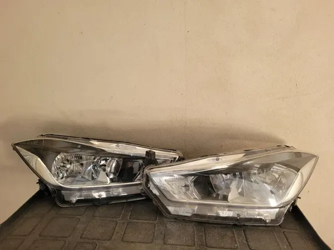 Par de farol nissan kicks