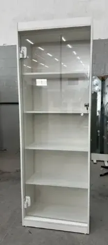 PRATELEIRA COM PORTA DE VIDRO E FECHADURA MDF