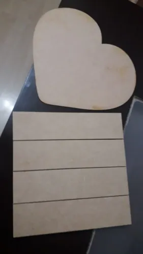Kit em MDF decoração formato coração e esteira palete descanso panela novos  