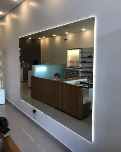 Espelho Decorativo com Iluminação LED