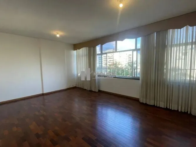 À venda na Rua Campos Sales, Tijuca: apartamento com sala em 2 ambientes, 4 quartos, inclu