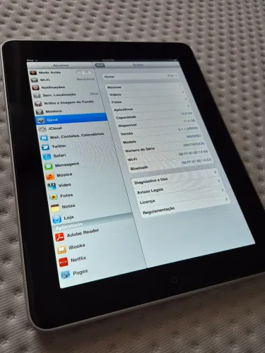 Apple IPad primeira geração funcionando Jailbreak e carregador