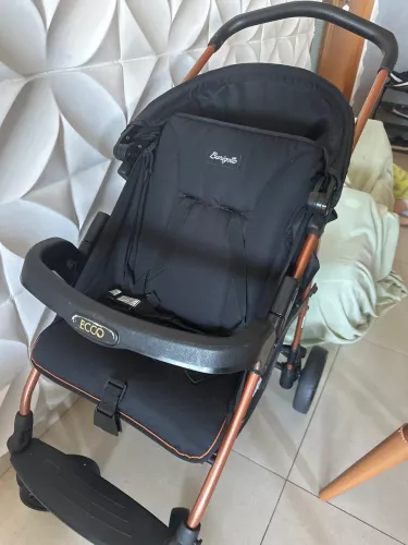 Carrinho de bebê e bebê conforto usado 5 vezes