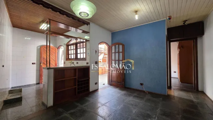 Casa à venda na Vila Ipojuca Localização privilegiada e excelente conservação!