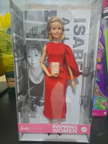 Boneca Barbie Inspiring Women Isabel Allende