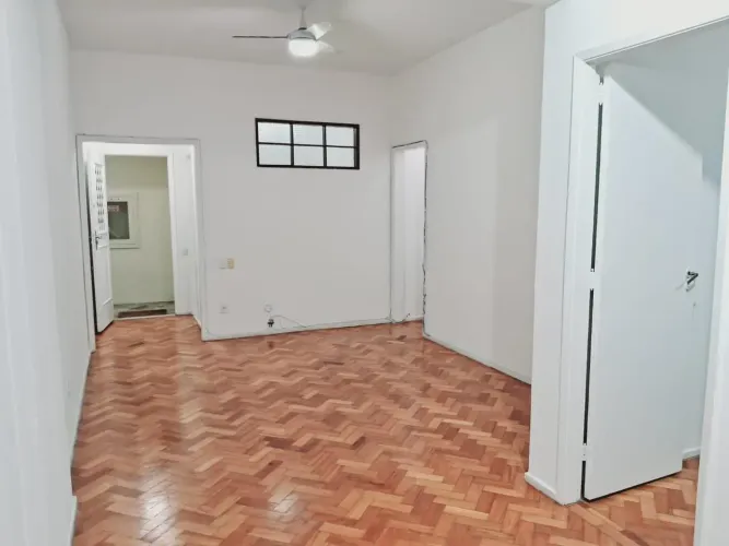 Imóvel para aluguel possui 80 metros quadrados com 2 quartos em Copacabana - Rio de Janeir