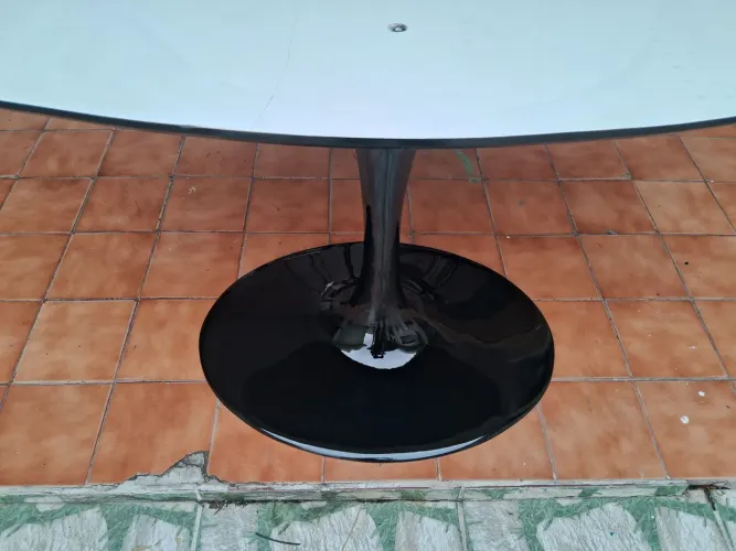 Base de mesa saarinen oval com contra tampo