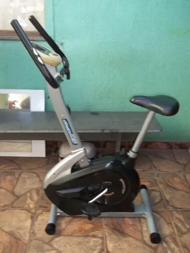 Ate 10x sem Juros - Bicicleta Ergométrica Magnética Vertical Sportop B600 - Novíssima