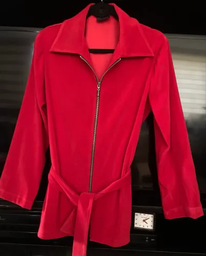 Casaco/Jaqueta em chamois com ziper e faixa. T: M Marca: Alphorria