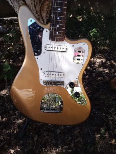 Guitarra Fender Jaguar Gold