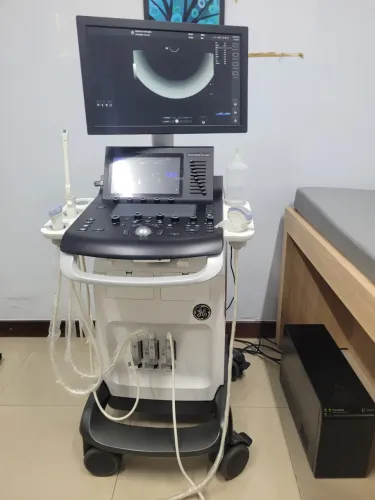 Aparelho de ultrassom GE versana premier 2021