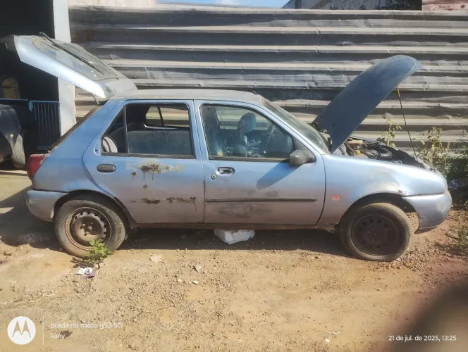 Vendo por 800 para retirar peças