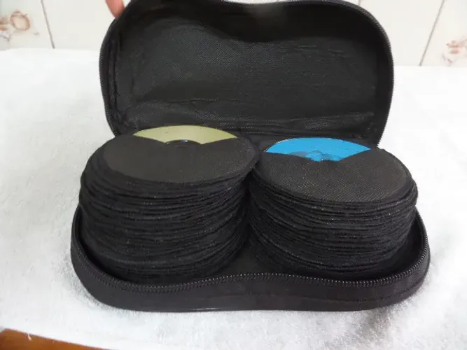 porta CD com jogos + brinde