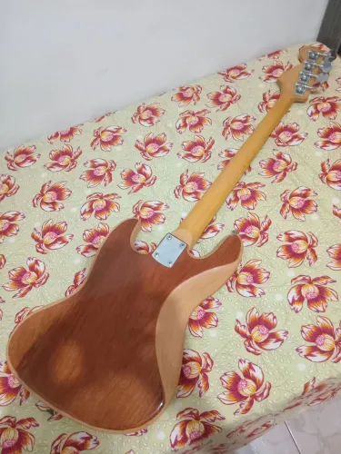 Baixo sem trastes luthier