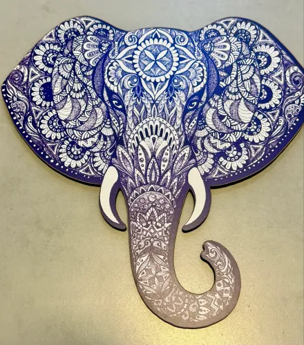 Placa de elefante indiano em MDF azul e branco 