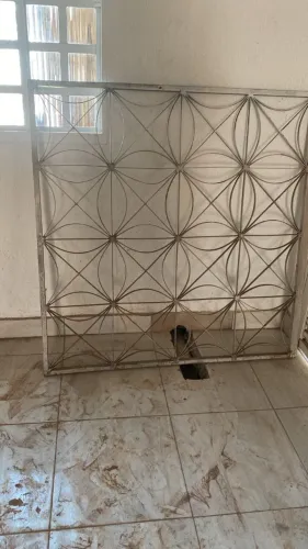 Grade de Proteção para Janelas medindo 1,23 x 1,45m - 199,00
