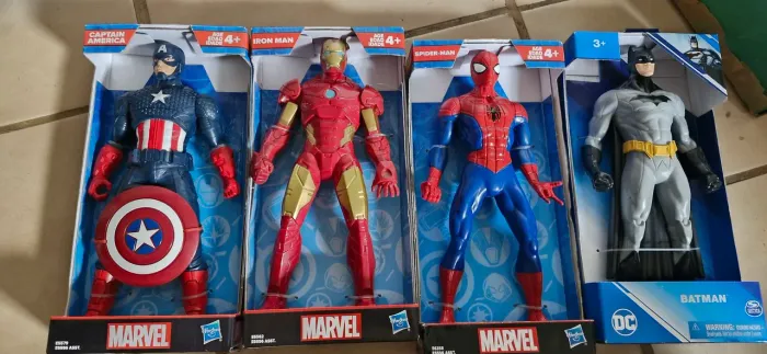Bonecos Marvel e DC Comics - Heróis Capitão América, Homem de Ferro, Homem-Aranha e Batman