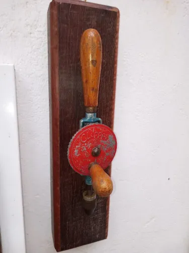 Furadeira antiga decoração