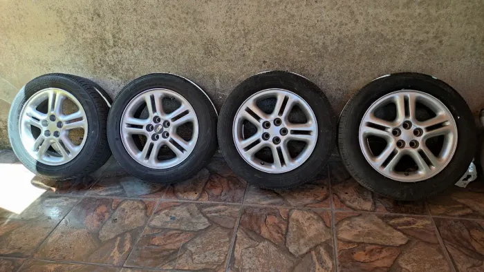 JOGO RODAS 16 FURAÇAO 5X100 COM PNEUS BONS!