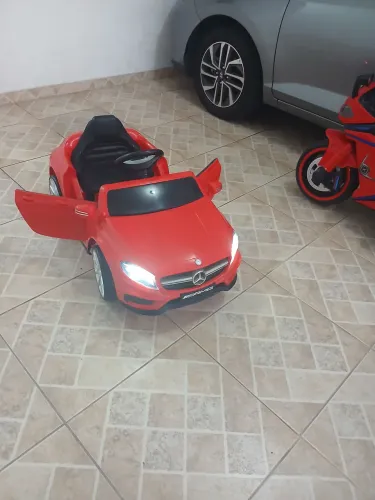 Carro elétrico, controle remoto e som. Entrega grátis.