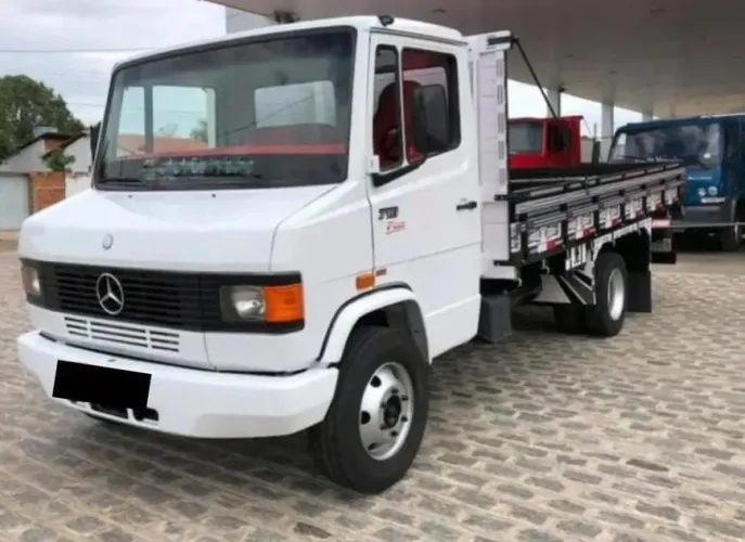 M.B 710 Plus Carroceria 2011