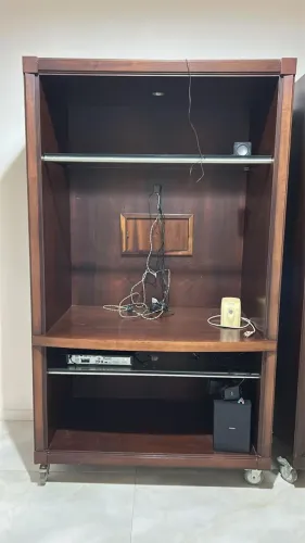 Vendo Estante Composta de Três Torres