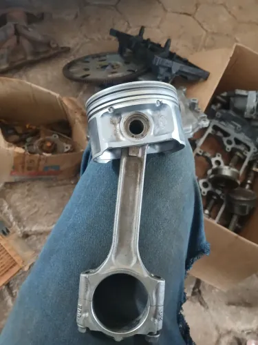 Peças originais usadas motor mr18de,vendo por unidade,valores a combinar 